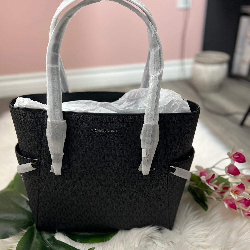 Michael Kors Jet Black Logo bag✨brand new